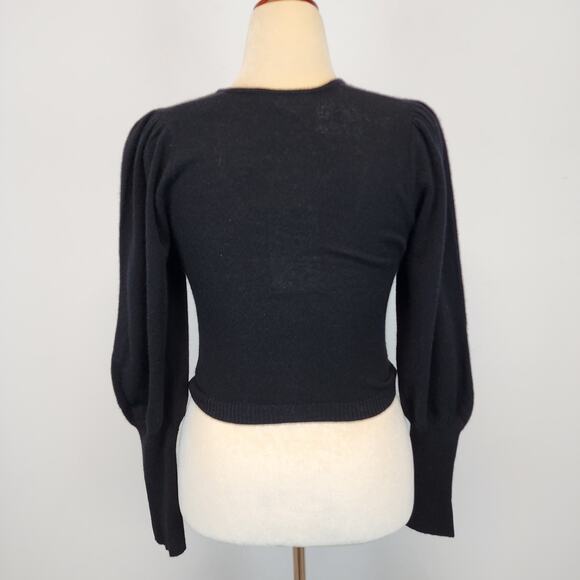 Frame Cashmere Sweater Size M Black Cropped Bell Sleeve Shirred V-neck Luxe Chic - Picture 3 of 14